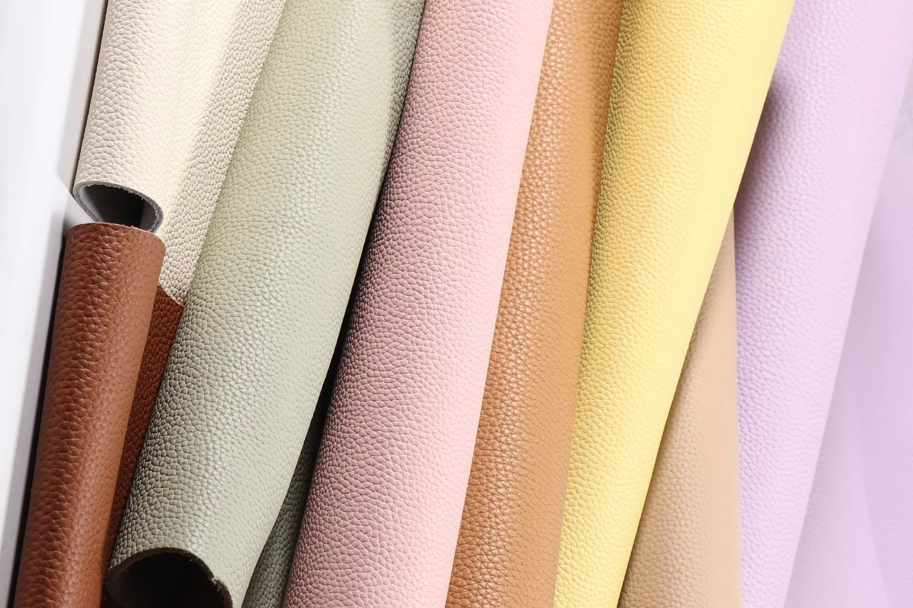 Full grain pebble leather (Big grain)