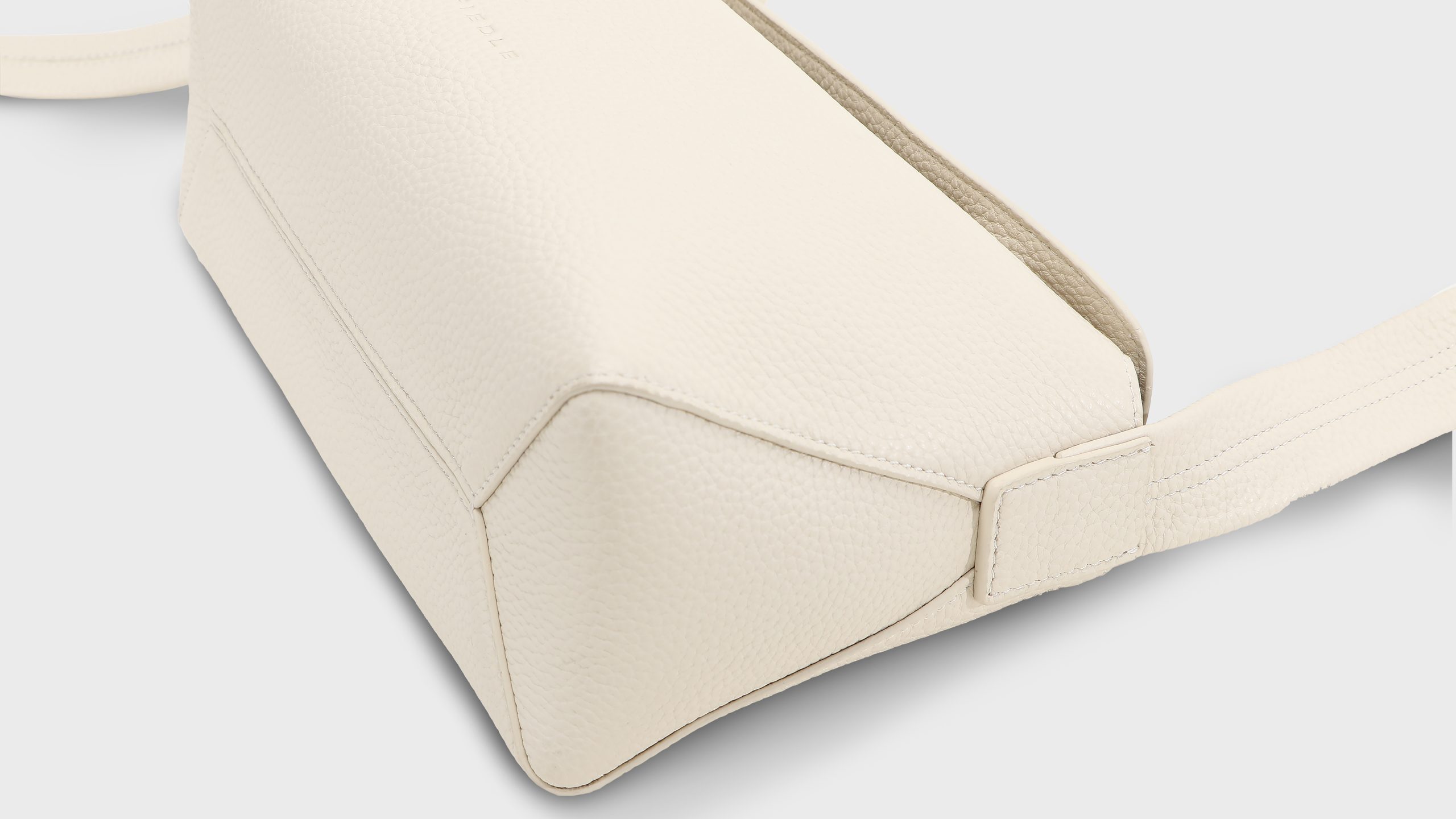 Cloud White Cow Leather Pebble Grain – S12116