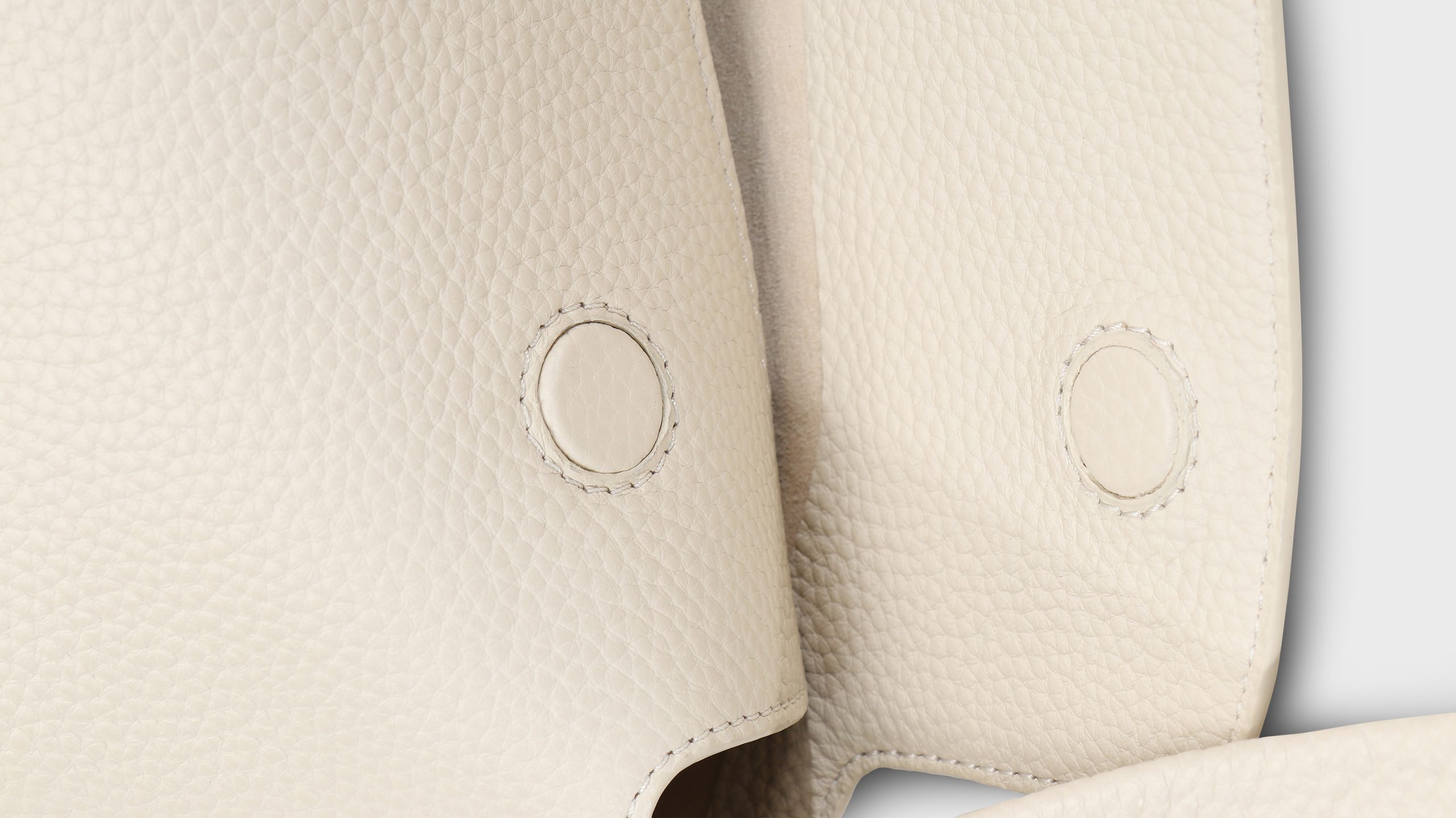 Cloud White Cow Leather Pebble Grain – S12116