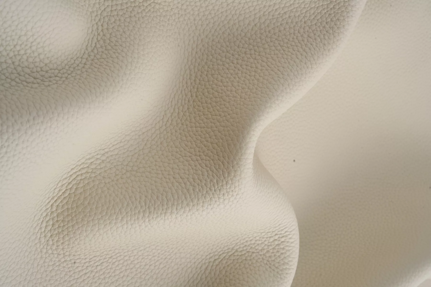 Full grain pebble leather (Big grain)