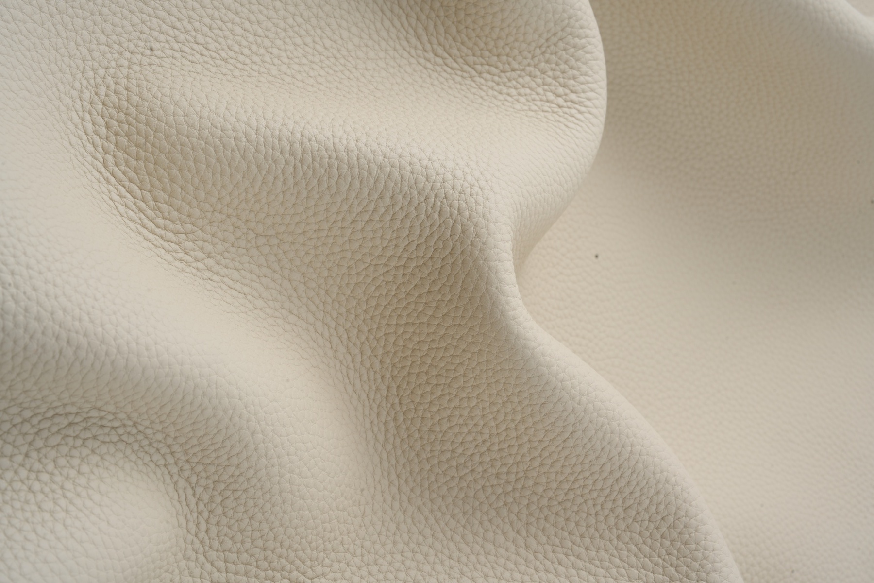 Full grain pebble leather (Big grain)