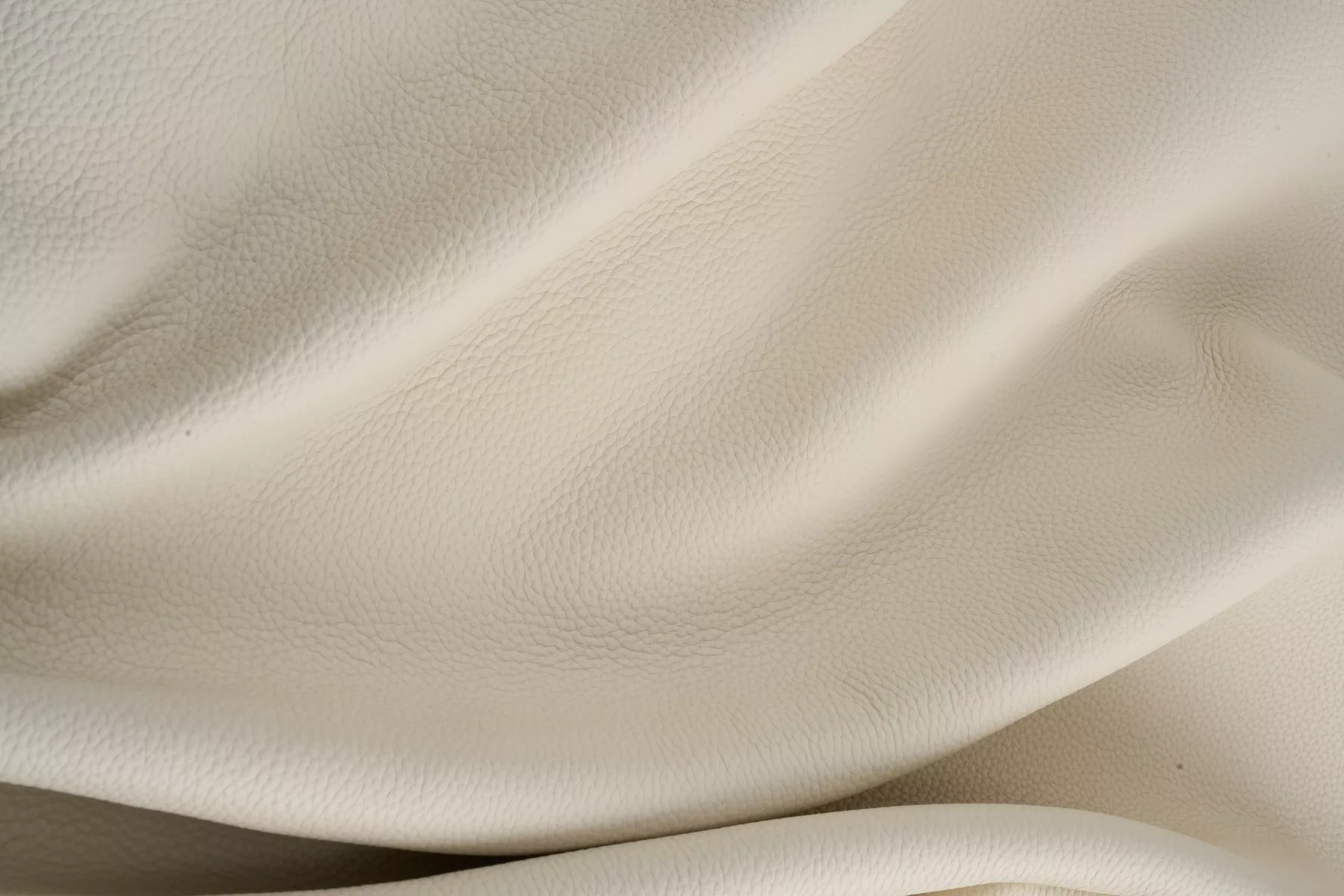 Full grain pebble leather (Big grain)