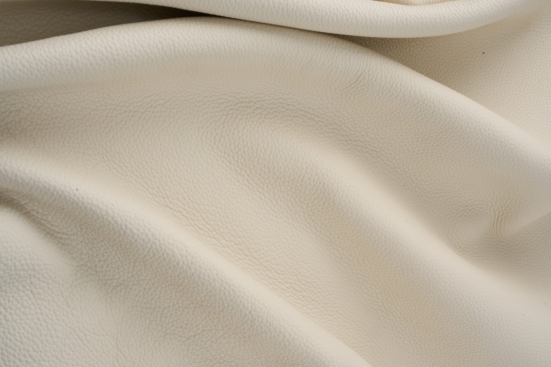 Full grain pebble leather (Big grain)