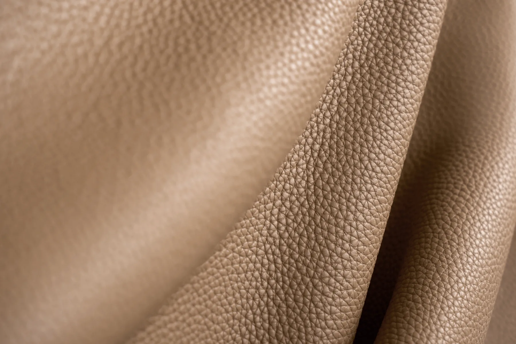 Pebble grain leather (Small grain)