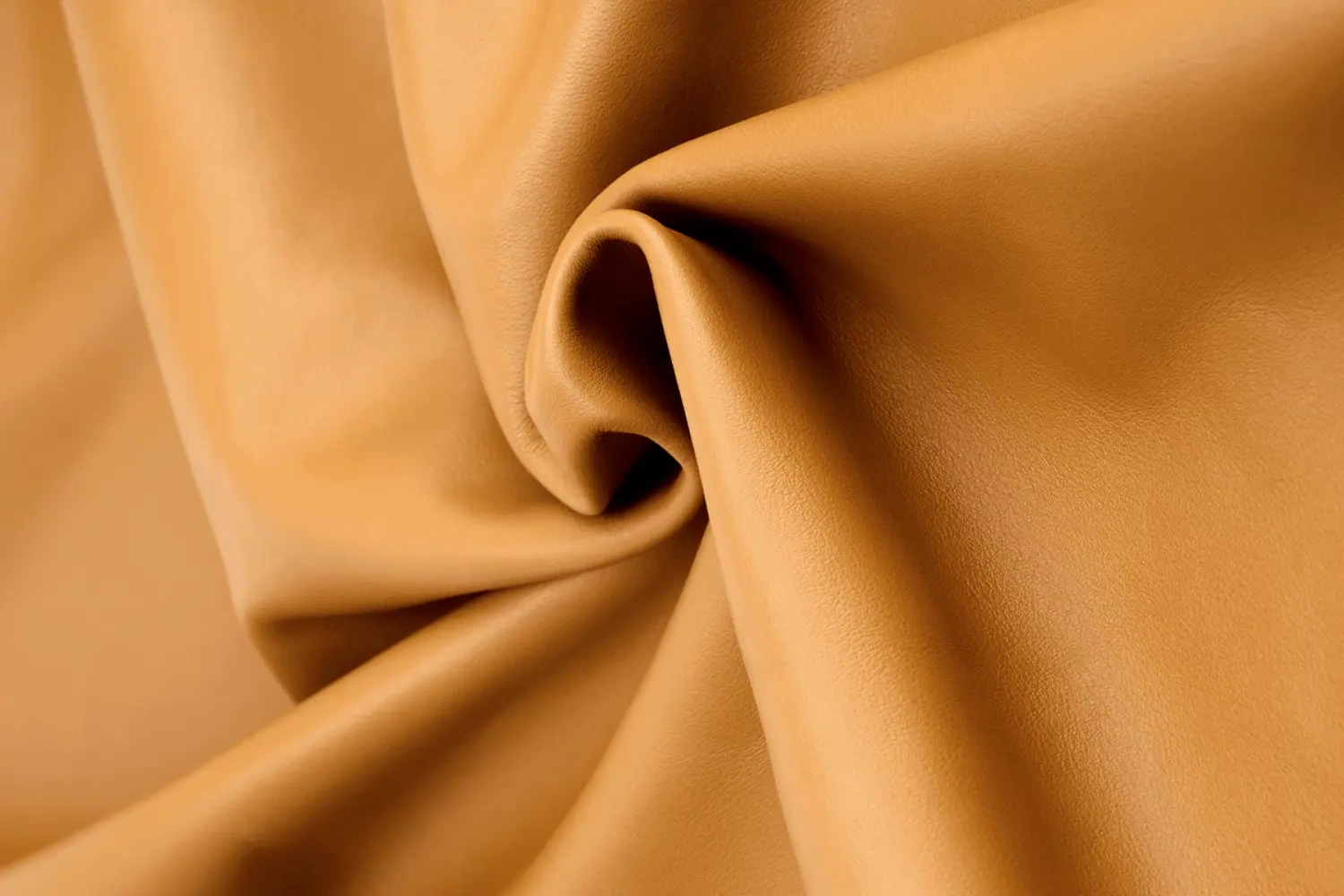 Full grain water-dyed Nappa leather