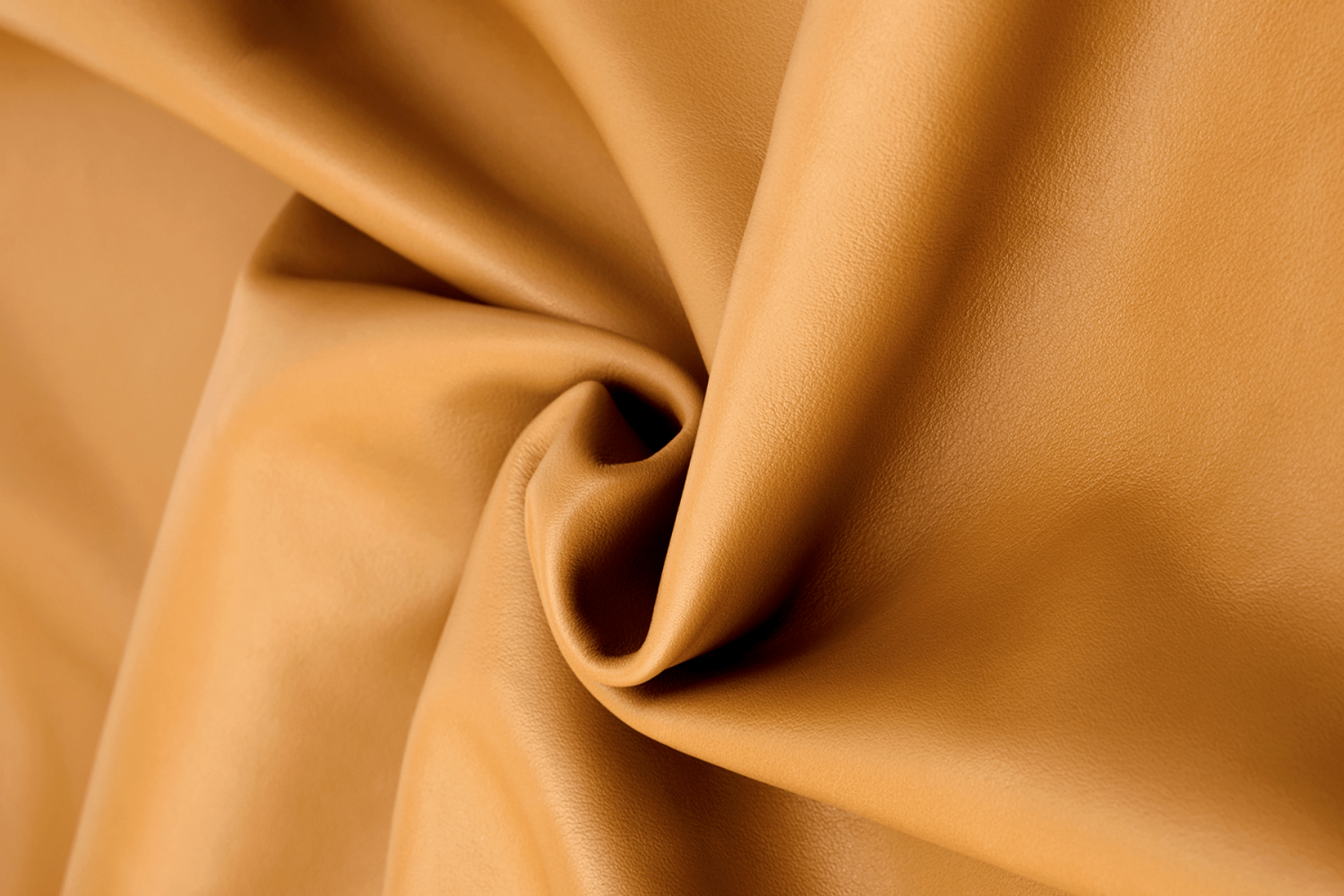 Full grain water-dyed Nappa leather