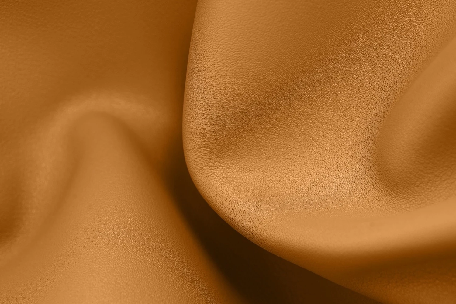 Full grain water-dyed Nappa leather