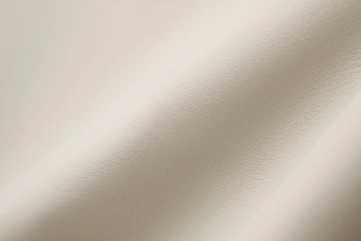 Full grain water-dyed Nappa leather