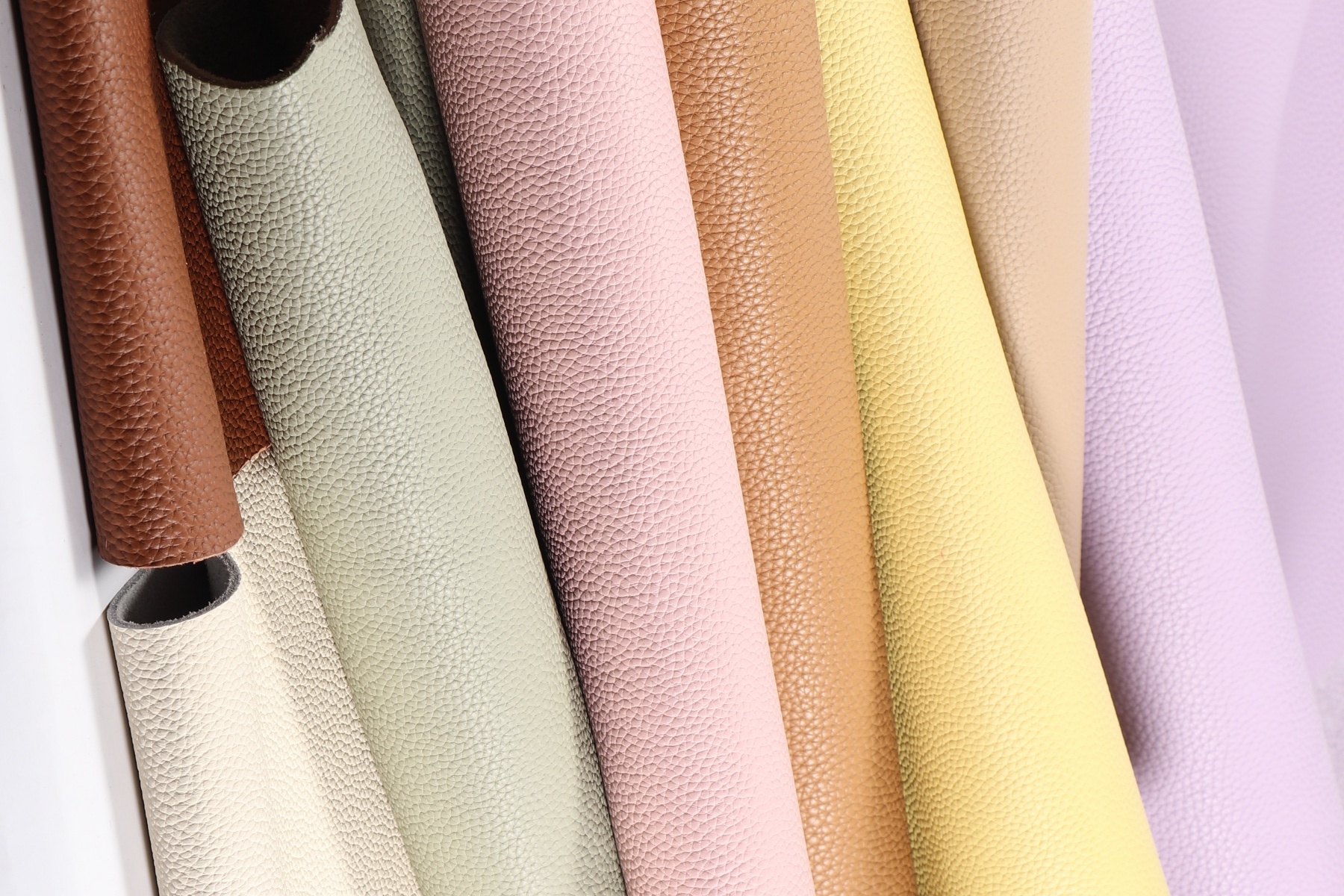 Full grain pebble leather (Big grain)