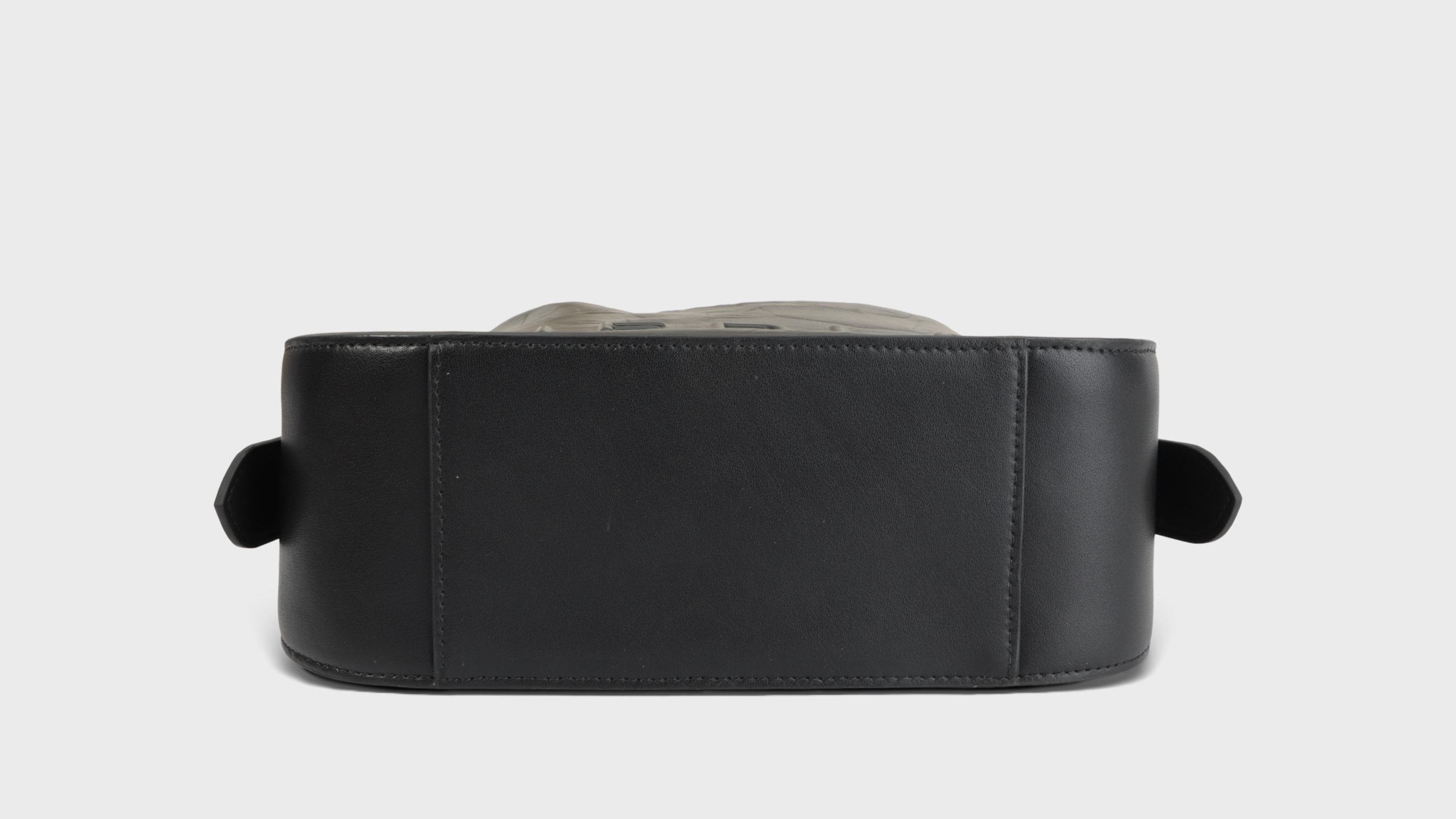 Wrinkled Oil Wax Leather – S9961 (Small)