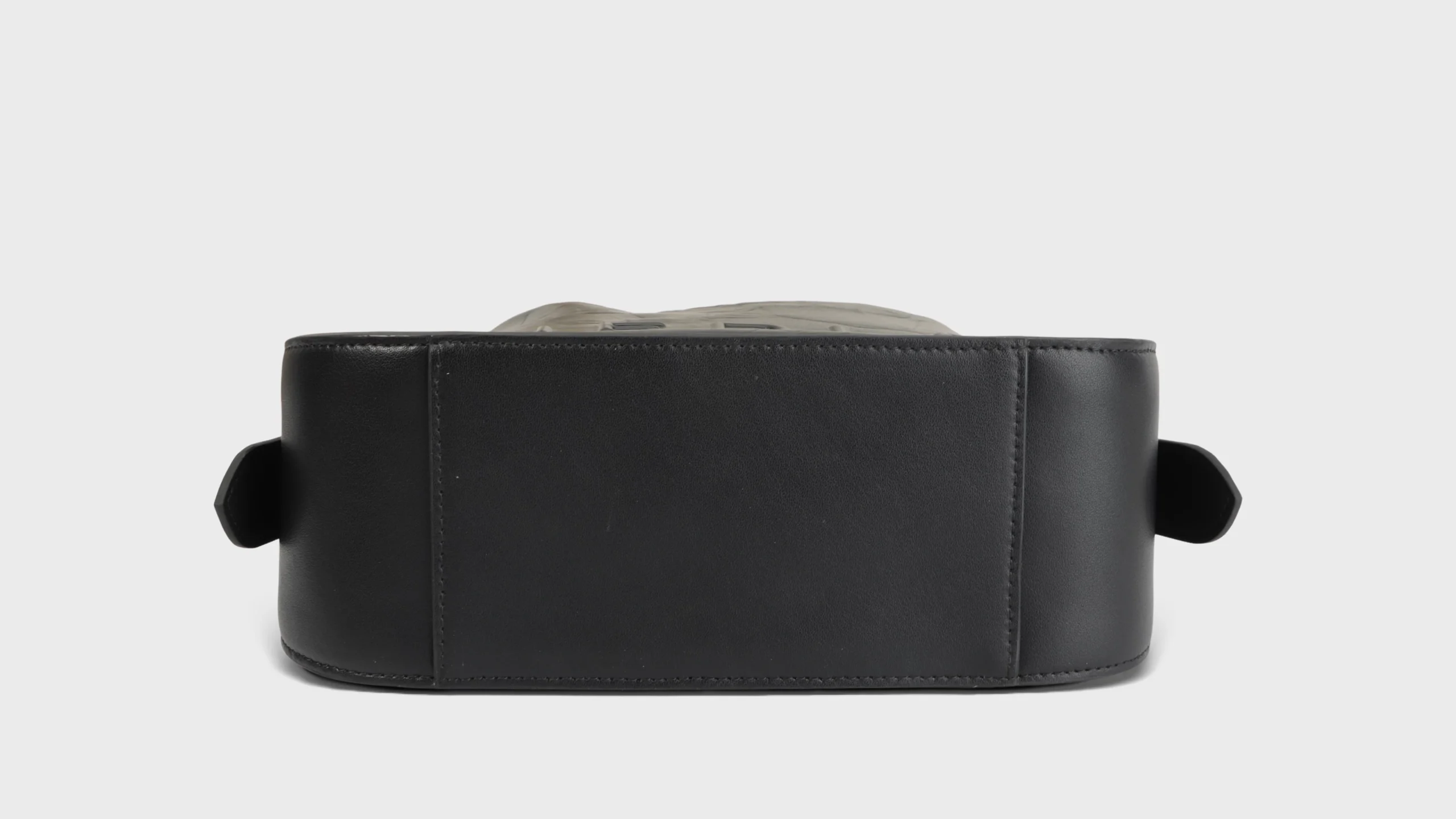 Wrinkled Oil Wax Leather – S9961 (Small)