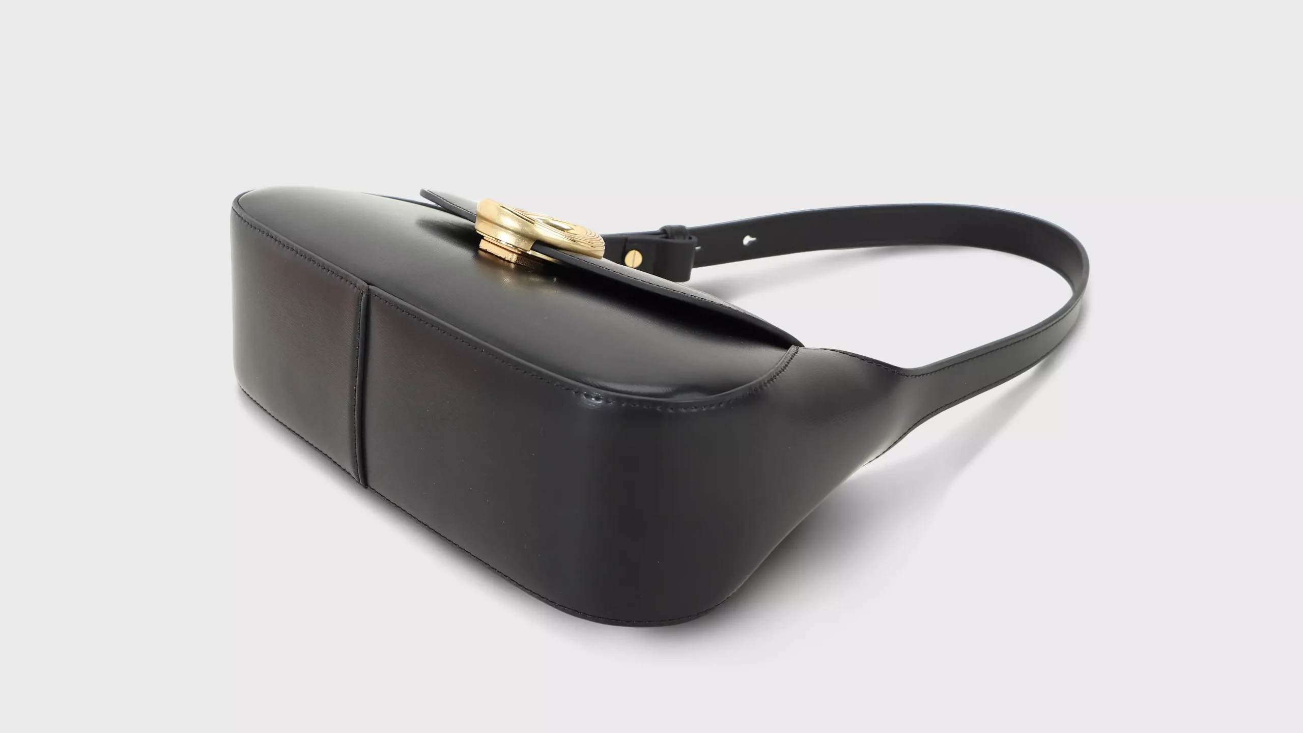 Leather Baguette Bag in Water Ripple Grain – S9816