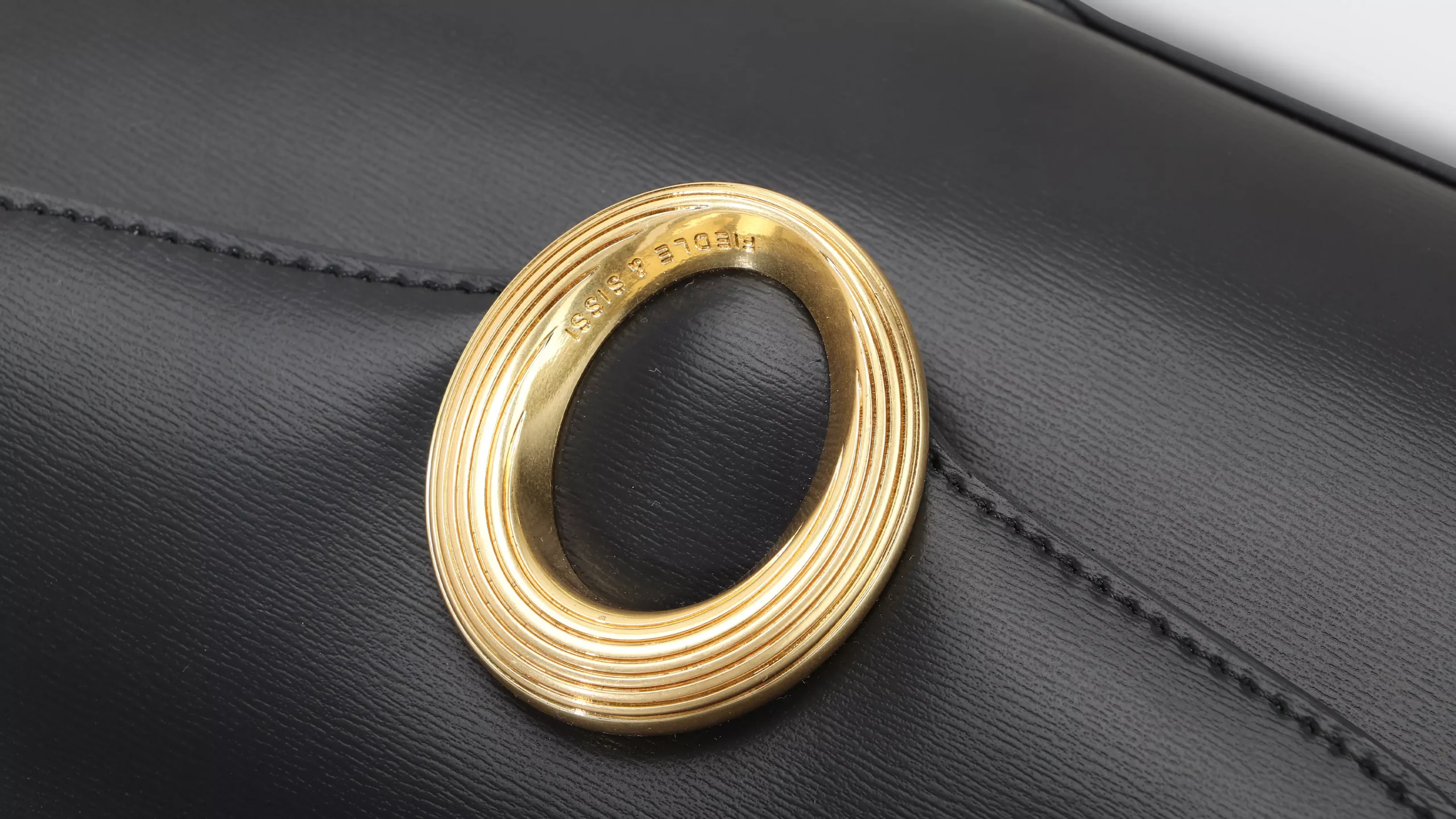 Leather Baguette Bag in Water Ripple Grain – S9816