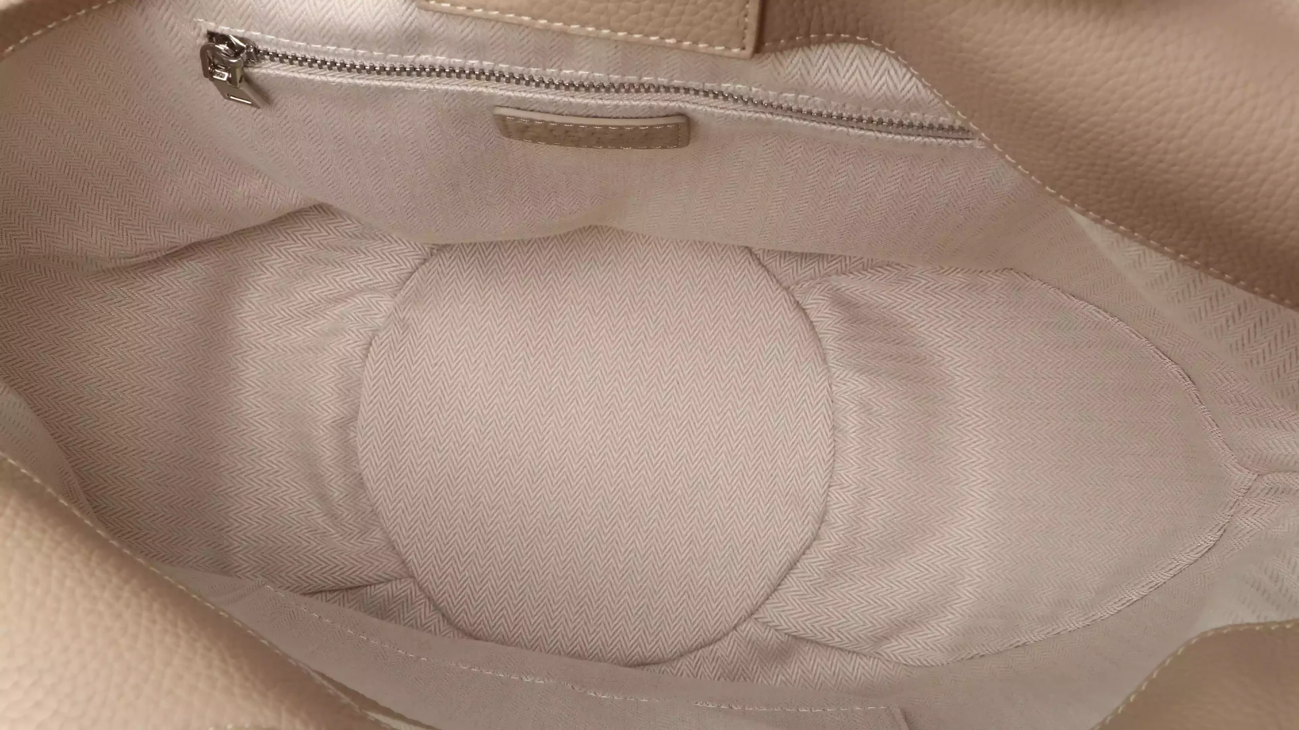 Leather Minimalist Tote Bag in Grained Cowhide – S11878