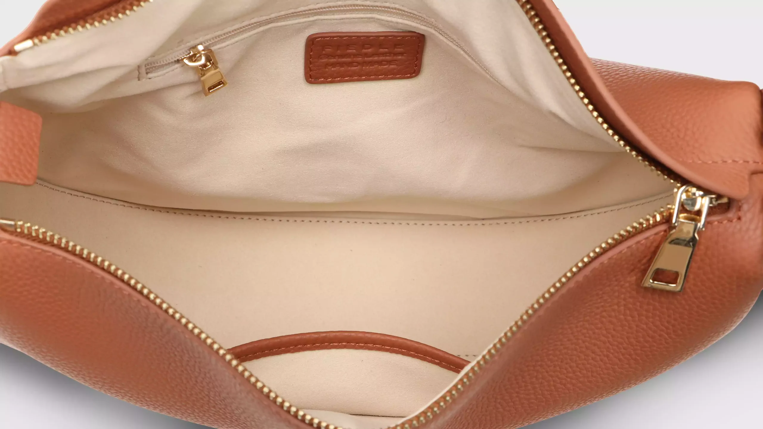 Leather Crescent Bag in Grained Cowhide – S8902