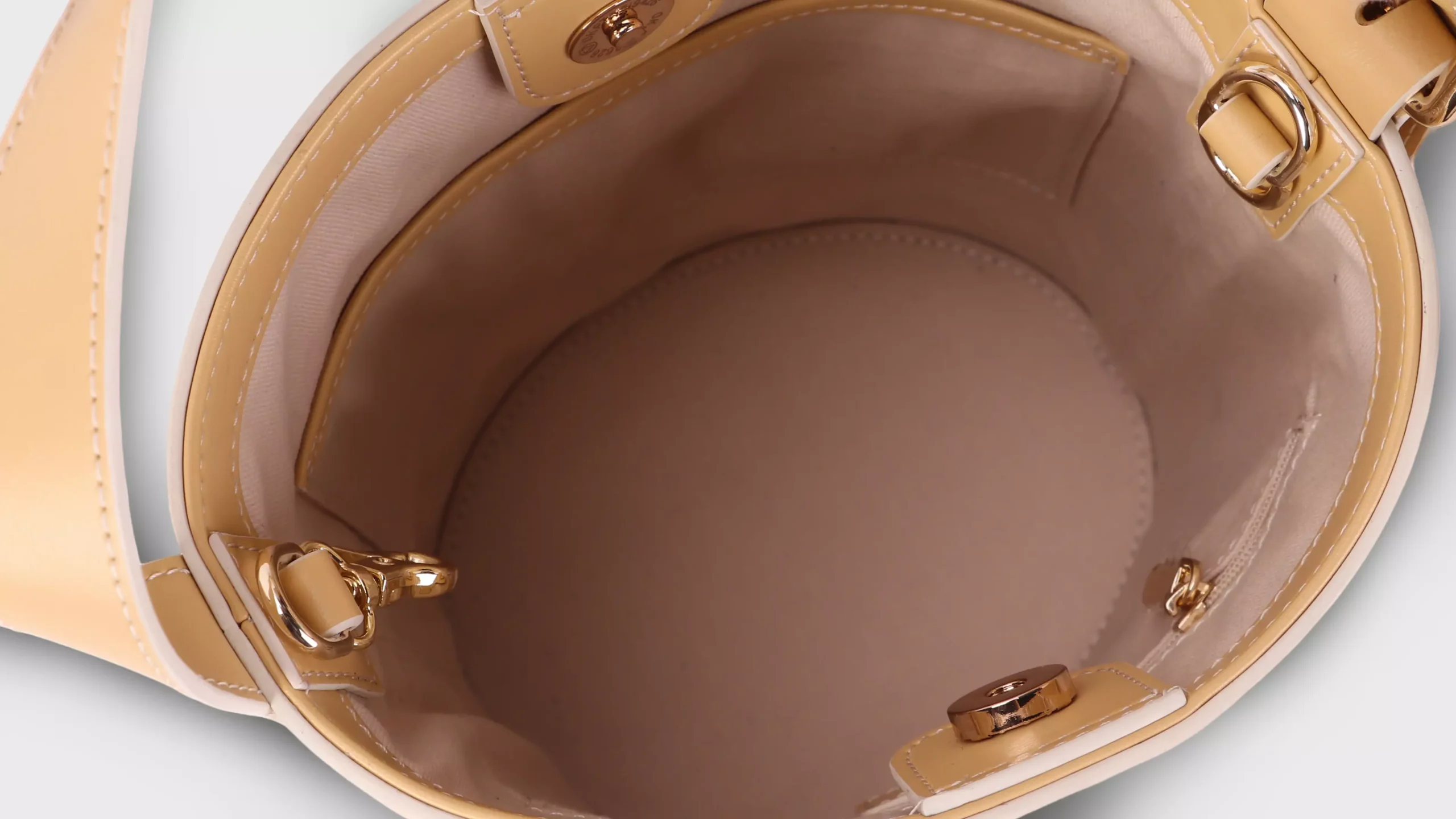 Leather Cut-out Bucket Bag in Smooth Leather – S8683